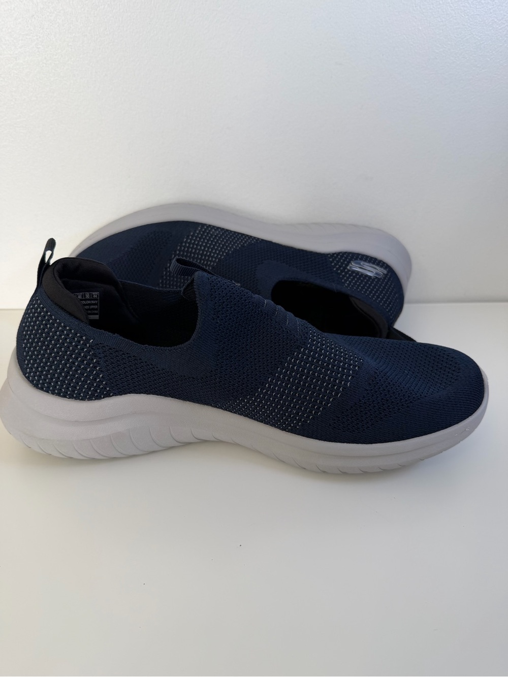 Skechers Slip-On Athletic Sneakers in Navy Blue and Gray Size 12